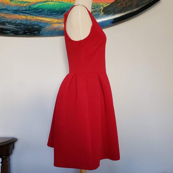 Red dress - Picture 6 of 8